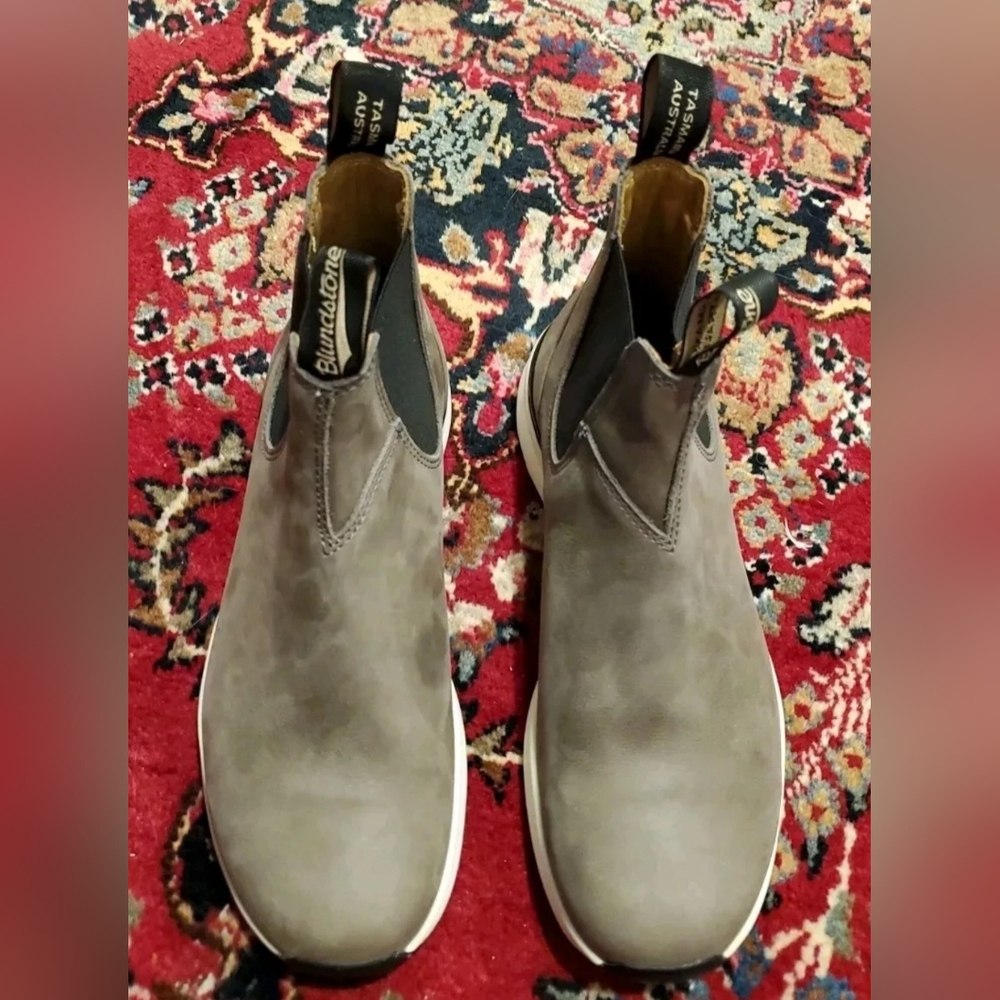 Blundstone Gray Chelsea Boots with Elastic Panels
